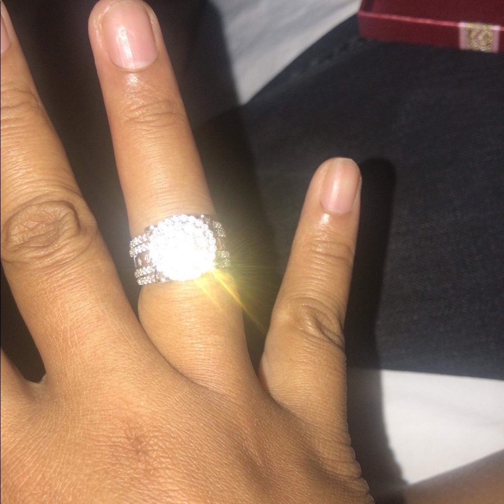 Size 6 , white gold